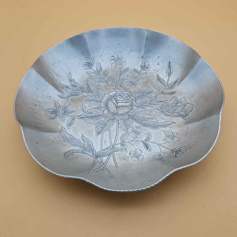 Vintage Everlast Forged Aluminum 11" D  Scallod Serving Bowl Dish Rose Floral